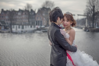 Fotosession vor der Hochzeit in Amsterdam

