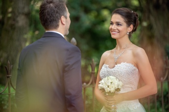 Hochzeitsfotografie im Wald in Ungarn