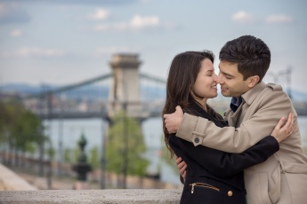 Couple Photography in Budapest by the Chain Bridge