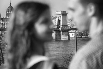 Verlobungsshooting bei der Donau in Budapest