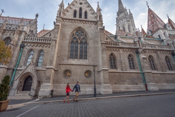Engagement photography in front of Matthias Church in Budapest