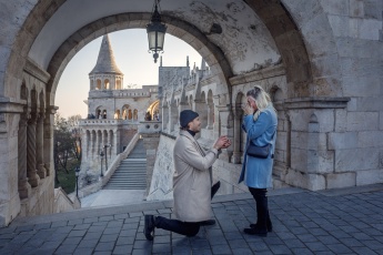 Heiratsantragsfotografie in Budapest im Winter, Fischerbastei