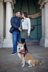 Schwangerschaftsfoto mit einem Hund in Budapest