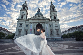 Pre-Wedding Photography by St. Stephen's Cathedral, Budapest