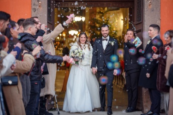 Seifenblasen bei einer Hochzeit in Ungarn