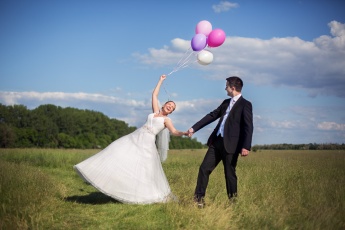 Witzige Hochzeitsfoto mit Luftballon
