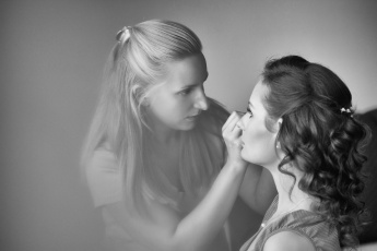 Die Vorbereitungen: Braut-Make-up Artist Budapest, Ungarn