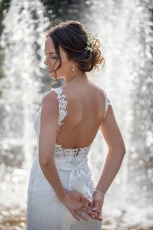 Bridal portrait with a fountain